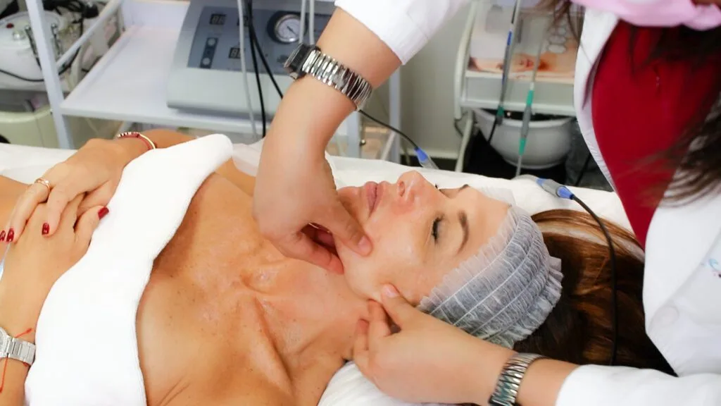 winback beauty facial, tratamiento con manillas de rejuvenecimiento facial, tecarterapia en panamá, beautherapy spa, costa del este